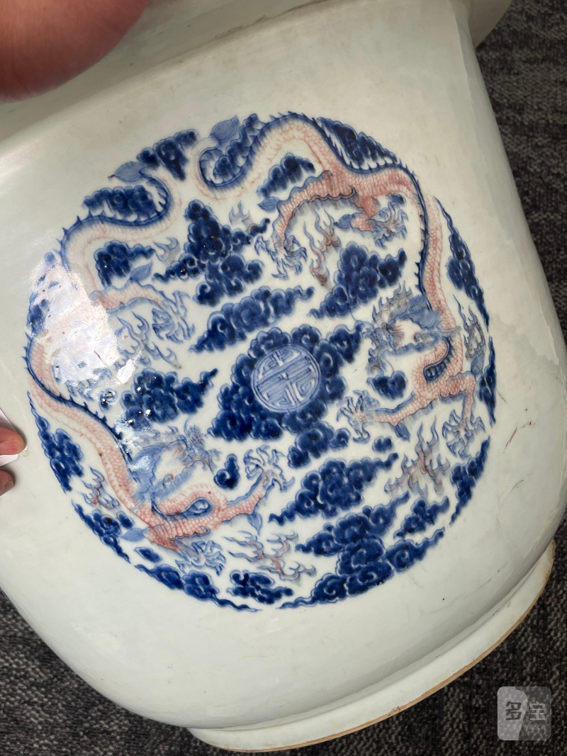 清康熙  御制青花釉里红“八龙贺寿”纹大花盆 ( 带木座 ) - 图12